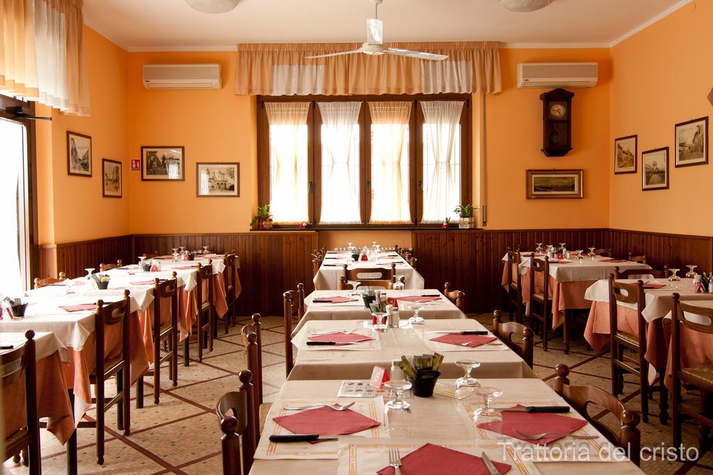 Affittacamere Trattoria Del Cristo Ospedaletto Lodigiano Bagian luar foto